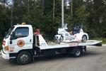 Мотоцикл погружен в эвакуатор и подготовлен к перевозке партнером клуба РАМК